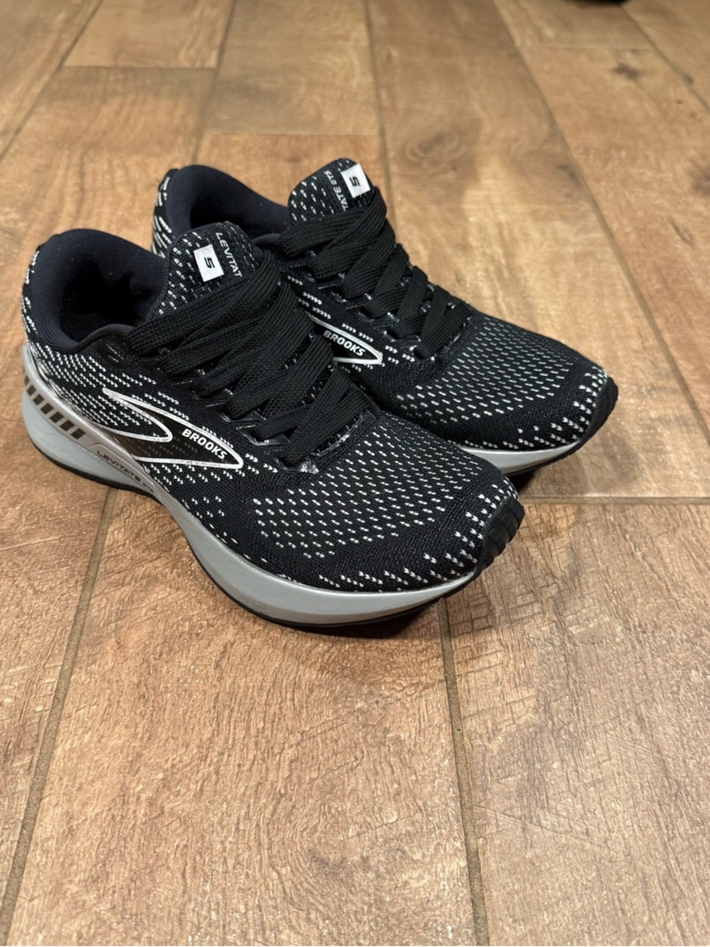 Brooks Womens Levitate GTS 5 Running Shoes Size 8